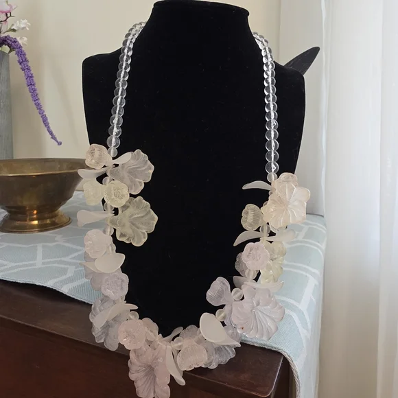 Vintage 925 Lucite Floral Statement Necklace in Frosted White Pale Pastels - Picture 4 of 13